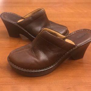 Born Brown Clogs Size 9, W81018 CQJ9